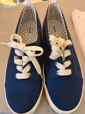 Lands’End navy blue canvass sneakers size 9.